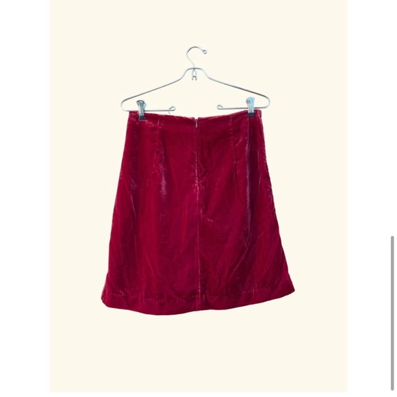 NWT Anthropologie Crushed Velvet Ruched Mini Skirt Raspberry Size 4 & 6 - Picture 1 of 3